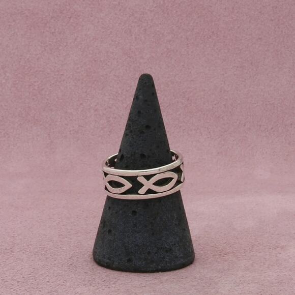 james avery sterling silver retired continous ichthus fish band ring size 8.5 - Picture 2 of 3